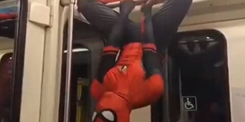Человек-паук прокатился в метро