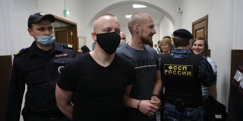 Суд продлил до 7 декабря арест троим экс-полицейским по делу Голунова