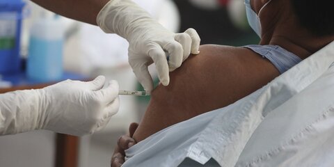 В Индии медработник умер после прививки от COVID-19