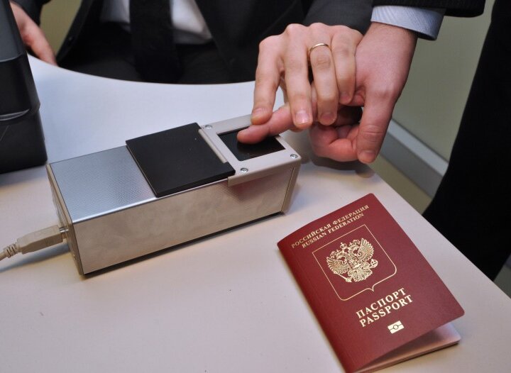 Петербургский репортер - ЕС введет биометрические визы для россиян весной 2015 года