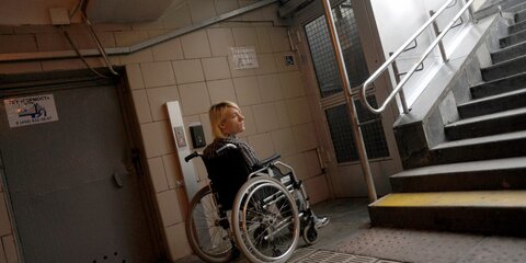 Для инвалидов приспособят 520 остановок и 400 светофоров в 2014 году