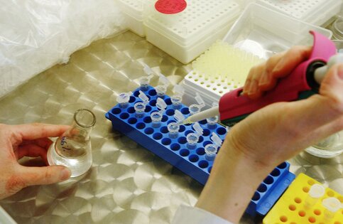  Опытный образец российской вакцины против ВИЧ будет готов к концу 2014  - фото 1