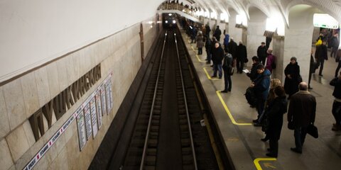 Таблички с новым временем работы появились на 14 станциях метро