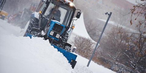 Столичные дороги расчищают 14 тысяч единиц снегоуборочной техники