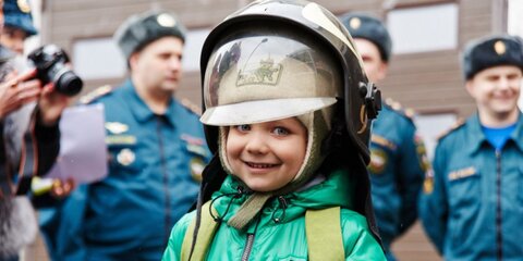 История одного героя: Пожарный Роман Фирсов спас двух детей из горящей квартиры