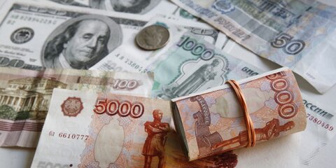 Евро упал ниже 65 рублей на Московской валютной бирже