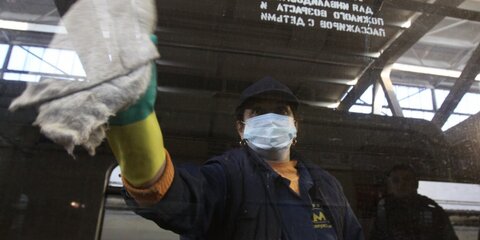 Мытье и катание: как проводят уборку в вагонах столичного метро