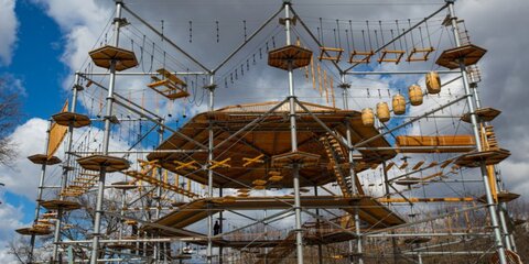 На ВДНХ открылся веревочный парк высотой 16 метров