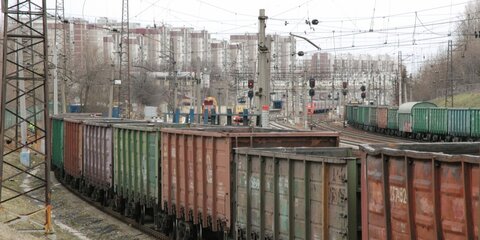 Джип столкнулся с двумя поездами на Московской железной дороге