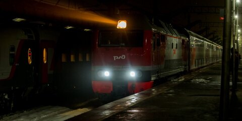 Поезд Владивосток-Москва столкнулся с самосвалом
