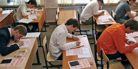 Российские школьники сдают ЕГЭ по истории, биологии и информатике