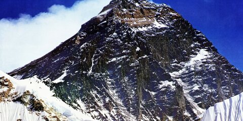 Эверест сдвинулся на три сантиметра после землетрясения