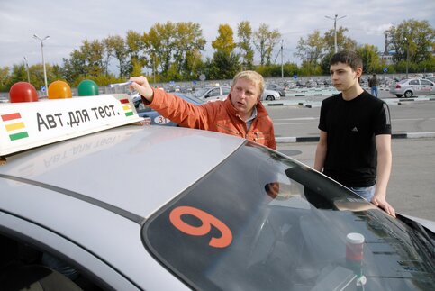 Ученикам автошкол планируют запретить ездить в «пиковые часы»