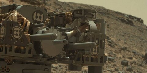 Марсоход Curiosity сфотографировал похожий на ложку предмет