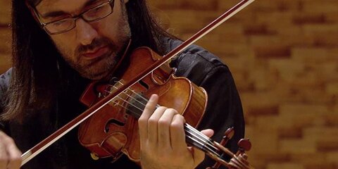 Скрипач-виртуоз Леонидас Кавакос сыграет Сибелиуса в Большом зале консерватории