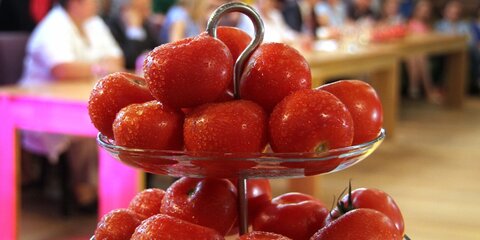 Москвичи проведут соревнования по поеданию бубликов и помидоров