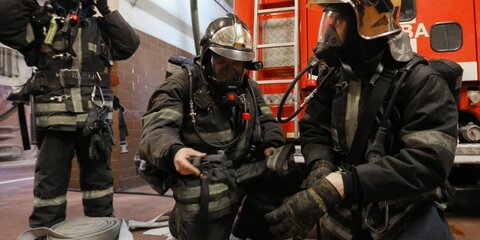 Пожарные ликвидировали возгорание на складе на Верейской улице