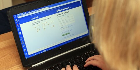 Роскомнадзор требует от Facebook исполнять закон о персональных данных