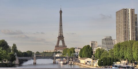 В Париже начнут штрафовать за выброшенные на улице окурки