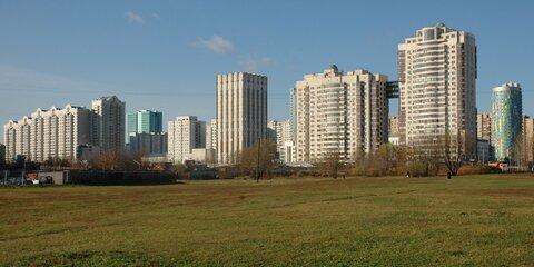 Москва предложила купить квартиры 2000 семьям очередников