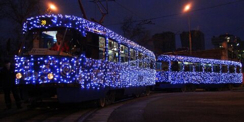 В столице запустили новогодний трамвай