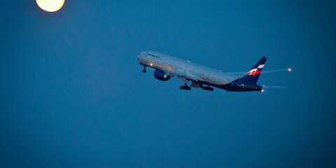 Пассажирский самолет возвращается в Москву из-за трещины в лобовом стекле