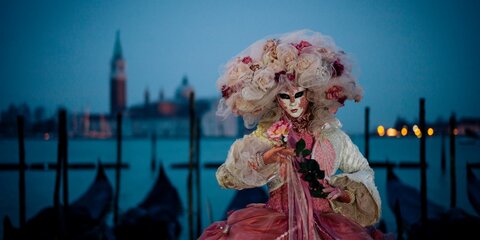LIVE: Сергей Зверев и Никас Сафронов танцуют в масках на Венецианском карнавале