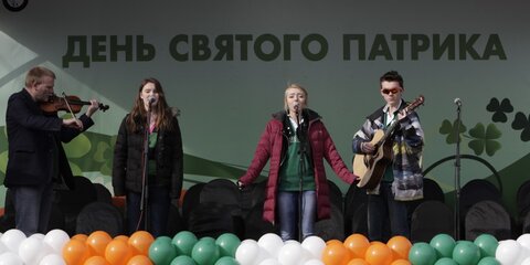 Подсветка домов на Тверской стала зеленой в День святого Патрика
