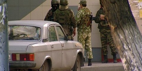 Шесть полицейских получили ранения при нападении на КПП в Грозном