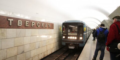 Метрополитен: Поезда на «зеленой» ветке могли ходить с задержками из-за пассажиров, державших двери