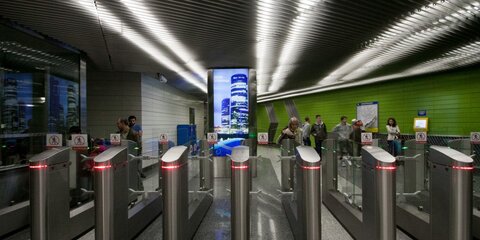 Бесконтактную систему оплаты проезда ввели еще на 8 станциях метро
