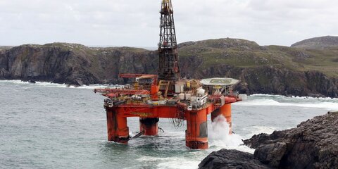 В Шотландии ветер снес нефтяную платформу