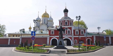 Пожар произошел в центре Москвы на территории Зачатьевского монастыря