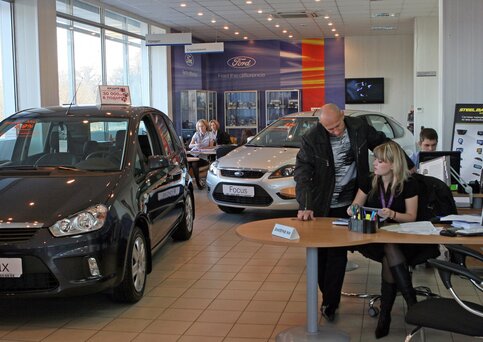 novoj bazoj mashin smogut polzovatsya ne tolko oficialnye dilery ekspert moskva 24 27 09 2016