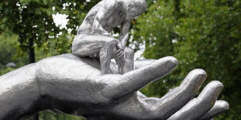 Скульптура "Рука Бога" может появиться в столице