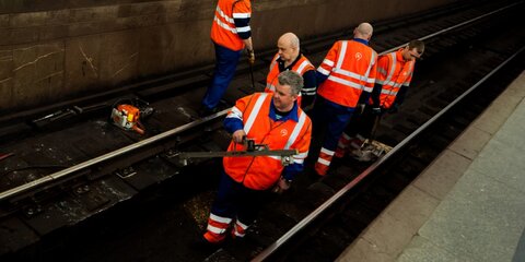 Более тысячи специалистов ремонтируют фиолетовую ветку метро