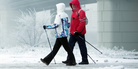 Занятия по скандинавской ходьбе организуют в 21 столичном парке