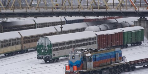 Московскую железную дорогу очищают от снега круглосуточно
