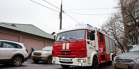 Пожарным и скорой помощи могут разрешить таранить машины во дворах