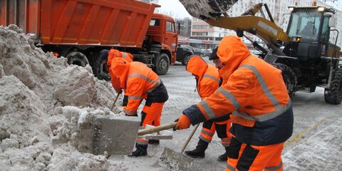 Около 20 тысяч рабочих вышли на уборку снега в столице