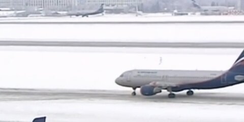 В аэропортах Москвы отменили 13 авиарейсов