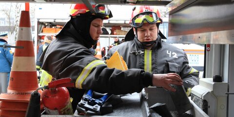 Пожарные ликвидировали возгорание в ангаре на юго-западе Москвы