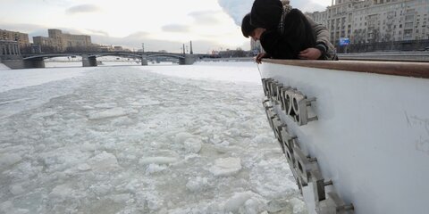 Пьяная женщина пыталась перейти по льду Москву-реку
