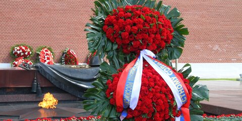 Владимир Путин возложил цветы к могиле Неизвестного солдата