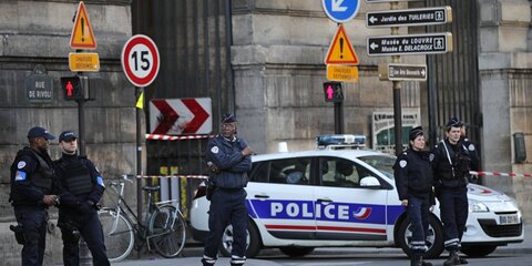 Французские полицейские задержали планировавшую теракт девушку