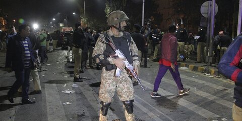 Духовник в Пакистане убил не менее 20 прихожан