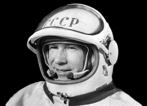 Третьяковская галерея приняла в презент картины космонавта Леонова