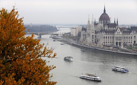 Вандалы облили краской монумент советским воинам-освободителям в Будапеште