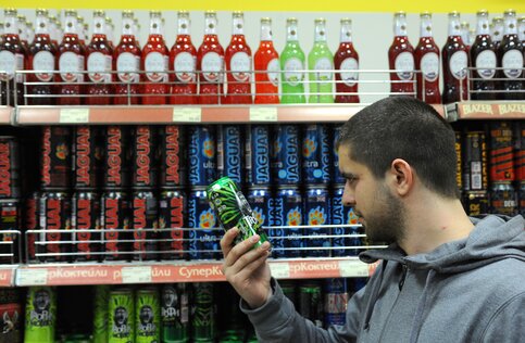 В Российской Федерации посоветовали на 100% запретить реализацию алкоэнергетиков