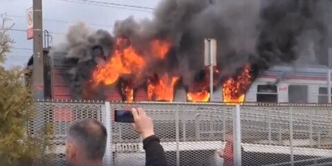 Пассажиров пригородной электрички высадили из-за возгорания в вагоне